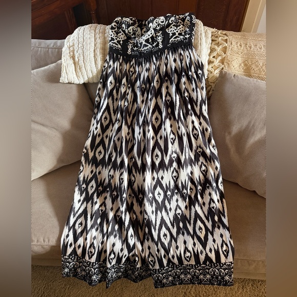 Paula Jain Black and White Maxi Dress - perfect for Stagecoach! - Picture 6 of 10